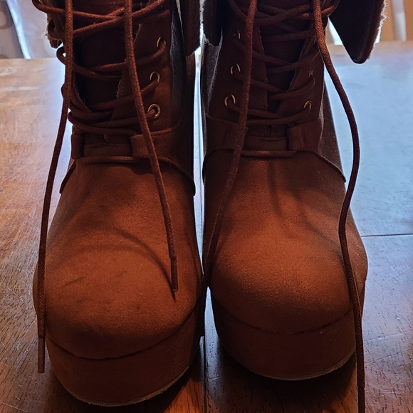 rue 21 etc, fashion high heel lace up ankle boots, size 10, tan with fur trim - Picture 5 of 7